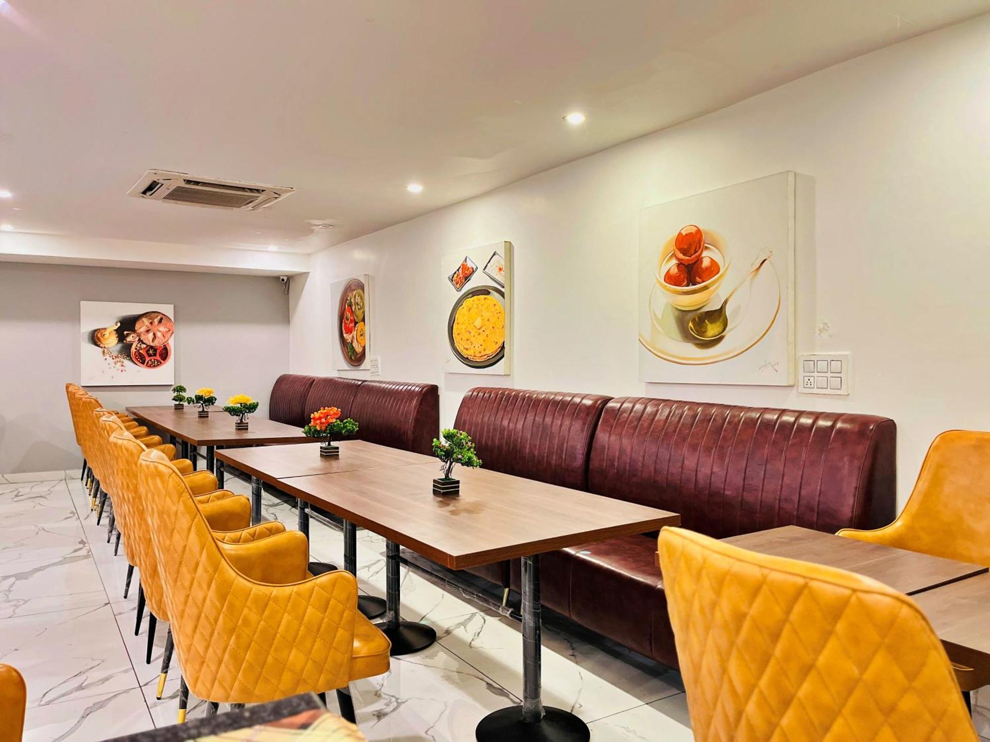 Aamantran Residency Hotel, Sohna Road, Sector 49, Gurugram Gurgaon Buitenkant foto