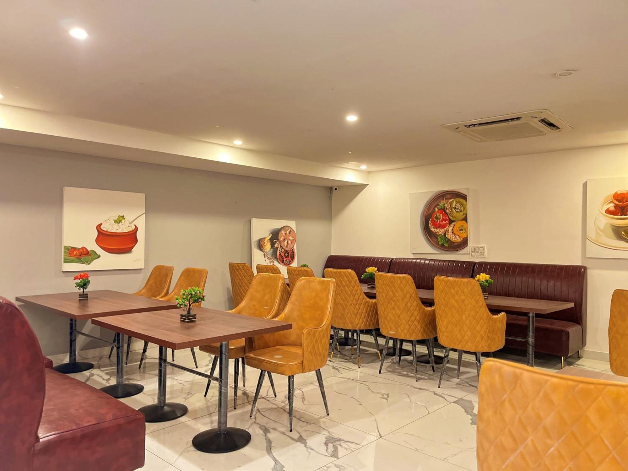 Aamantran Residency Hotel, Sohna Road, Sector 49, Gurugram Gurgaon Buitenkant foto