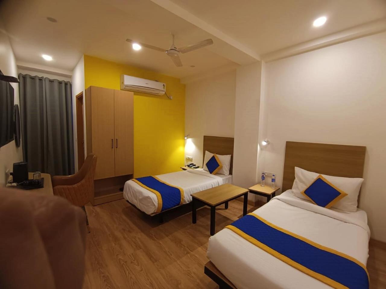 Aamantran Residency Hotel, Sohna Road, Sector 49, Gurugram Gurgaon Buitenkant foto