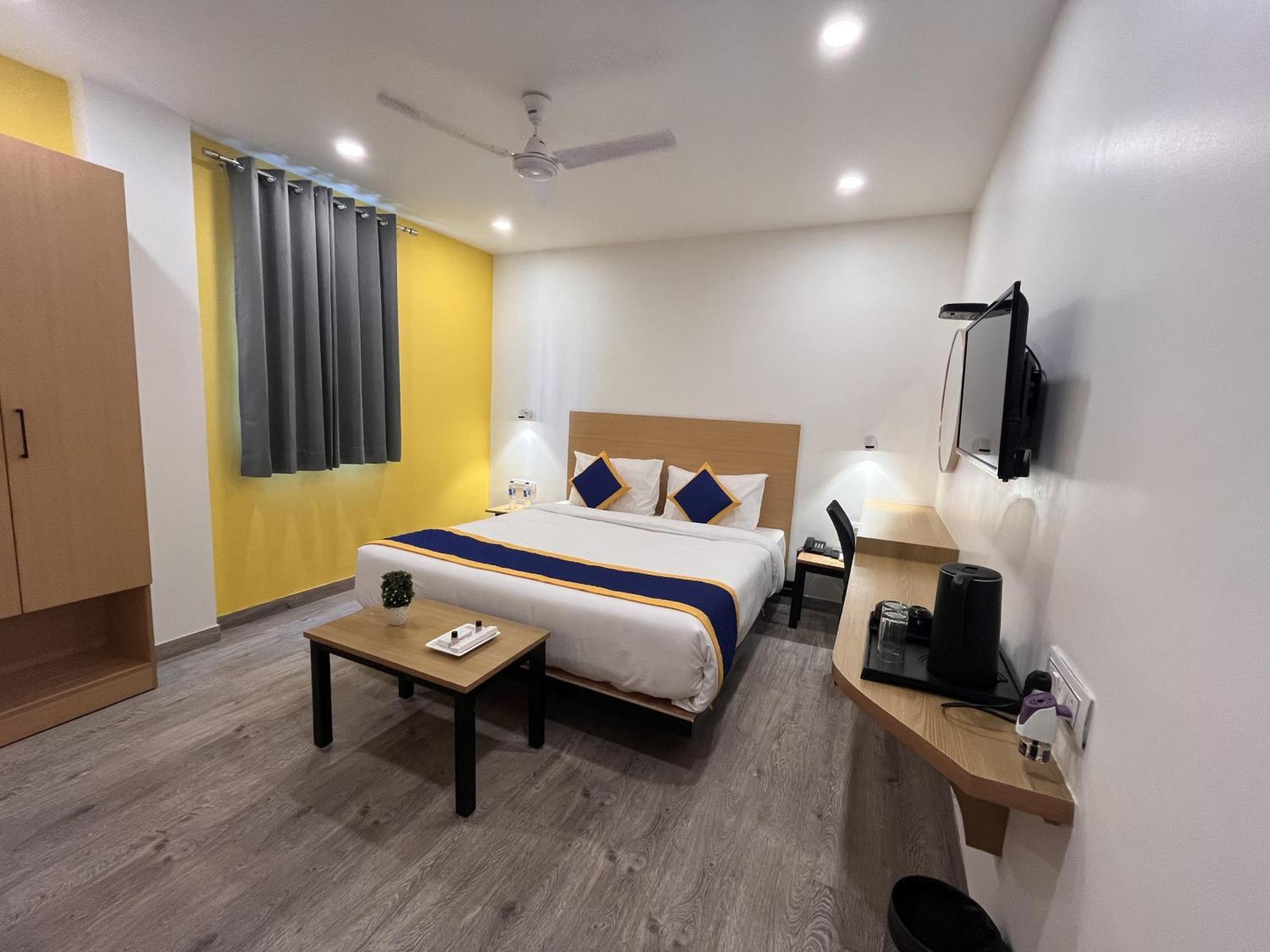 Aamantran Residency Hotel, Sohna Road, Sector 49, Gurugram Gurgaon Buitenkant foto