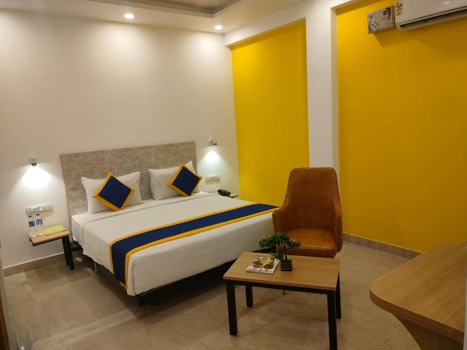 Aamantran Residency Hotel, Sohna Road, Sector 49, Gurugram Gurgaon Buitenkant foto