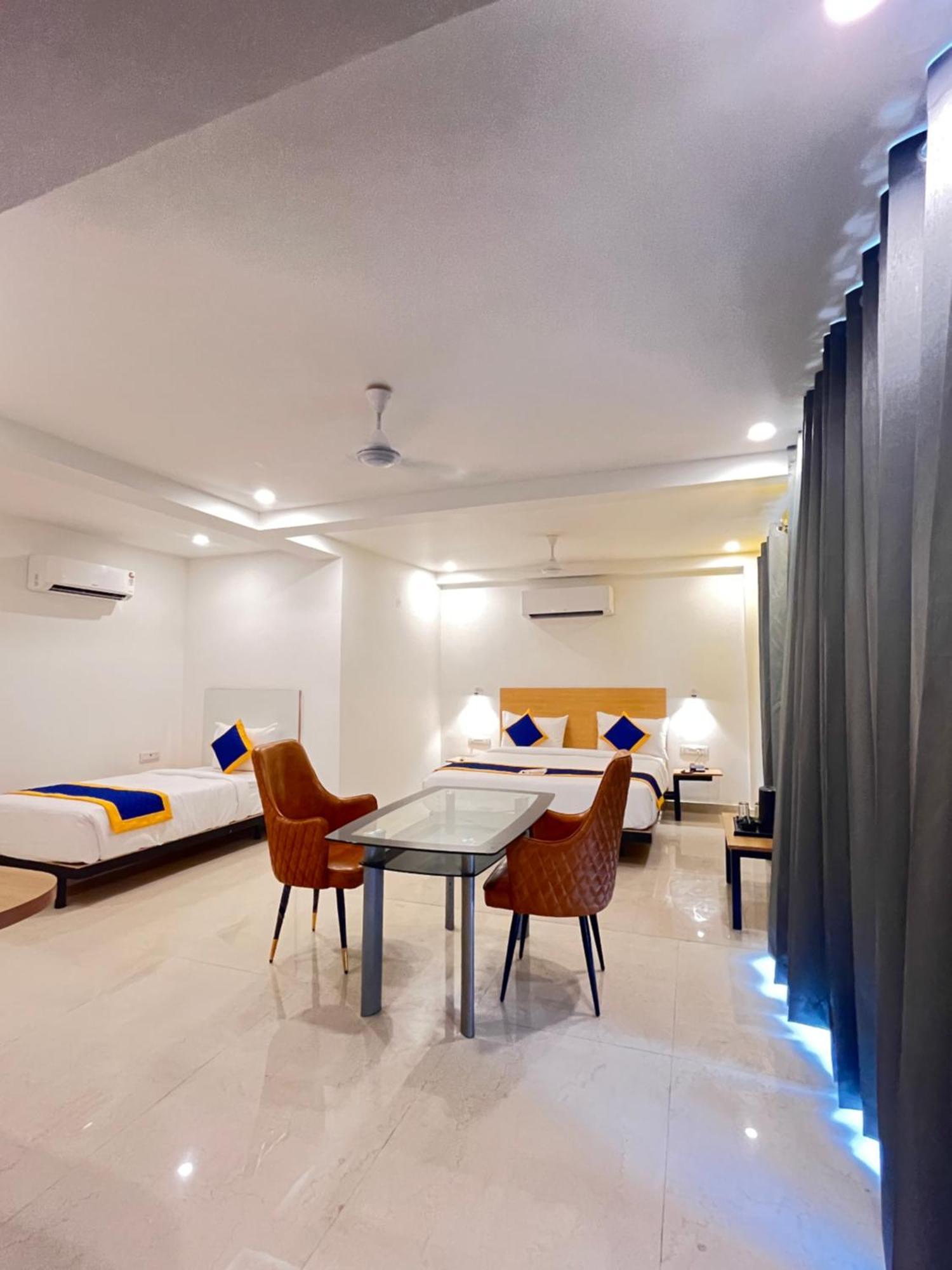 Aamantran Residency Hotel, Sohna Road, Sector 49, Gurugram Gurgaon Buitenkant foto