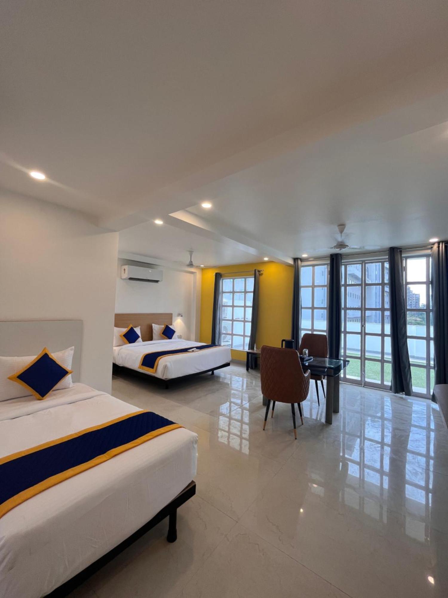 Aamantran Residency Hotel, Sohna Road, Sector 49, Gurugram Gurgaon Buitenkant foto