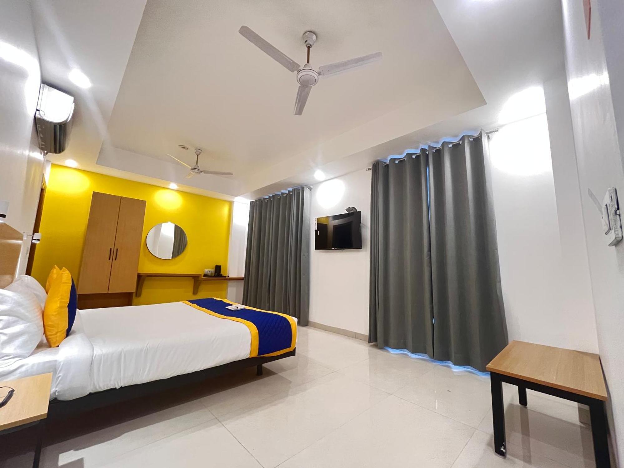 Aamantran Residency Hotel, Sohna Road, Sector 49, Gurugram Gurgaon Buitenkant foto
