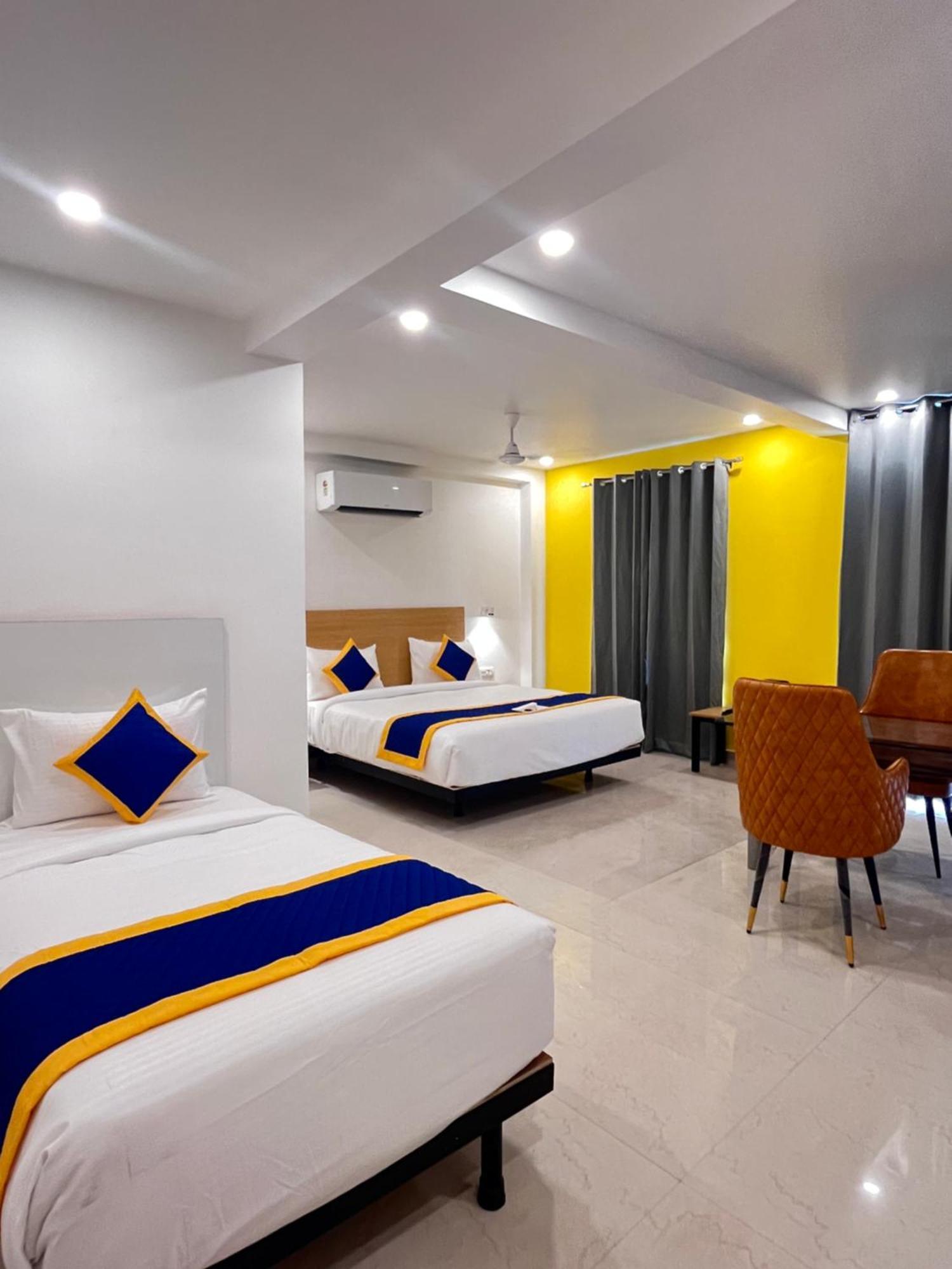 Aamantran Residency Hotel, Sohna Road, Sector 49, Gurugram Gurgaon Buitenkant foto