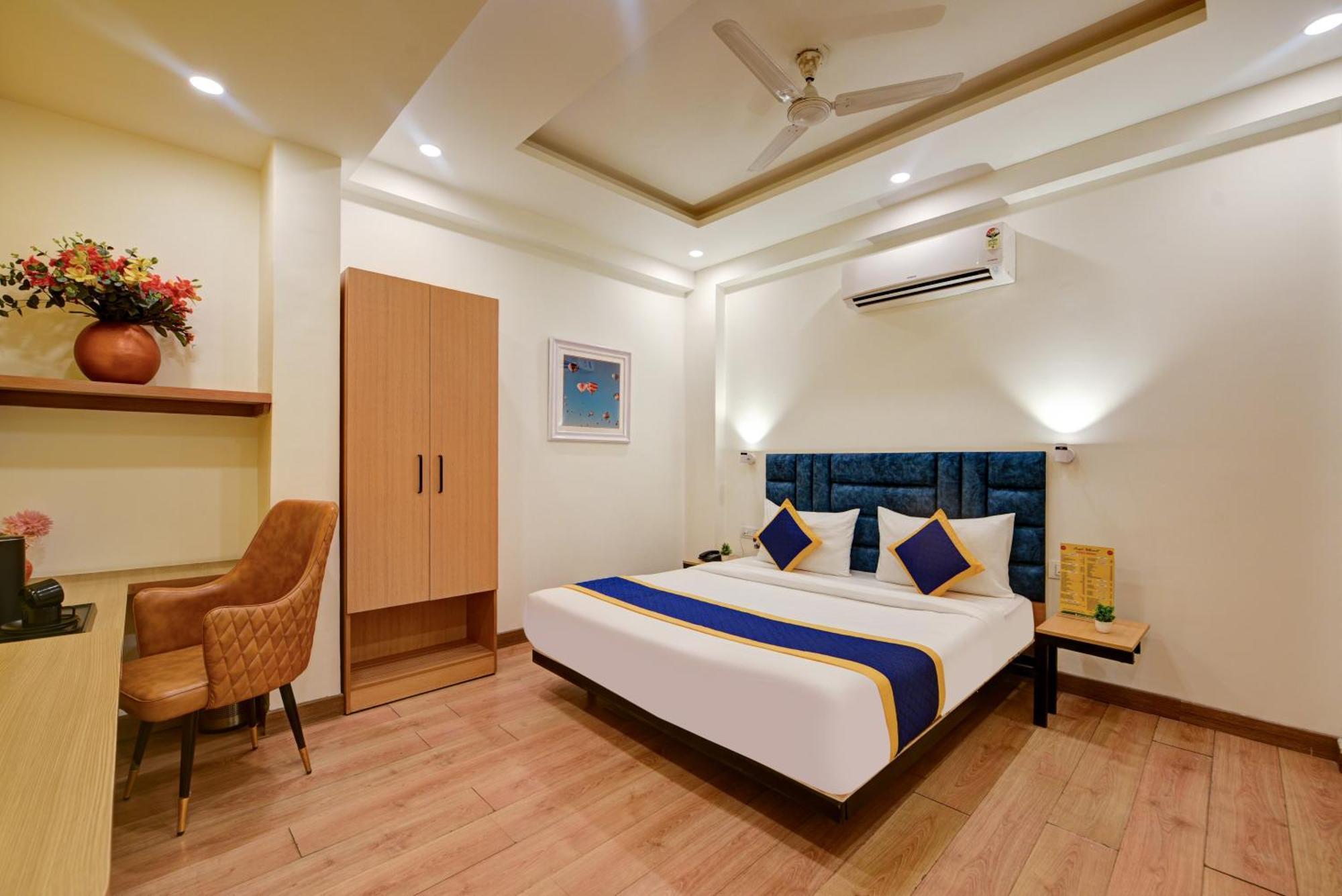 Aamantran Residency Hotel, Sohna Road, Sector 49, Gurugram Gurgaon Buitenkant foto