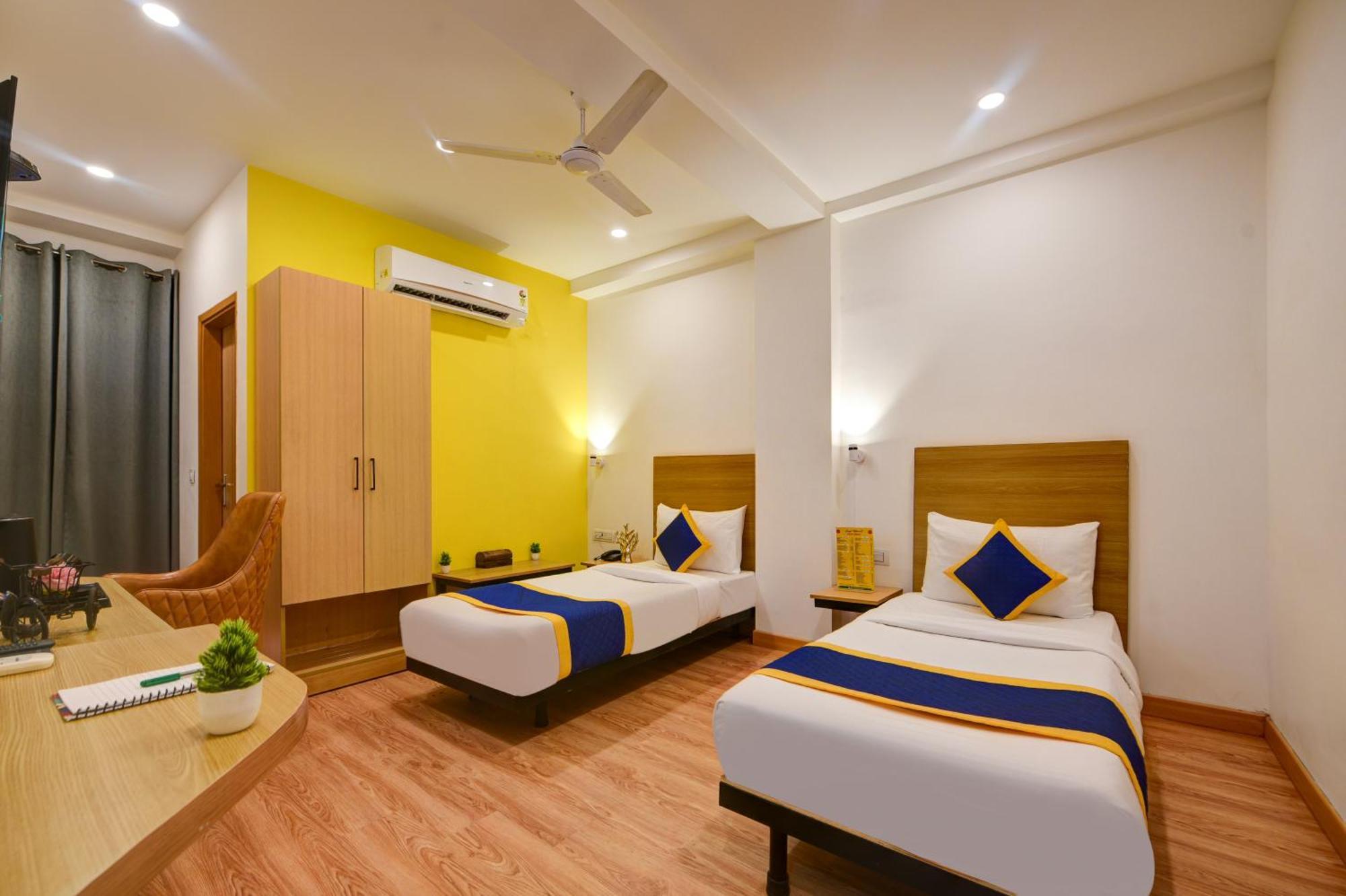 Aamantran Residency Hotel, Sohna Road, Sector 49, Gurugram Gurgaon Buitenkant foto