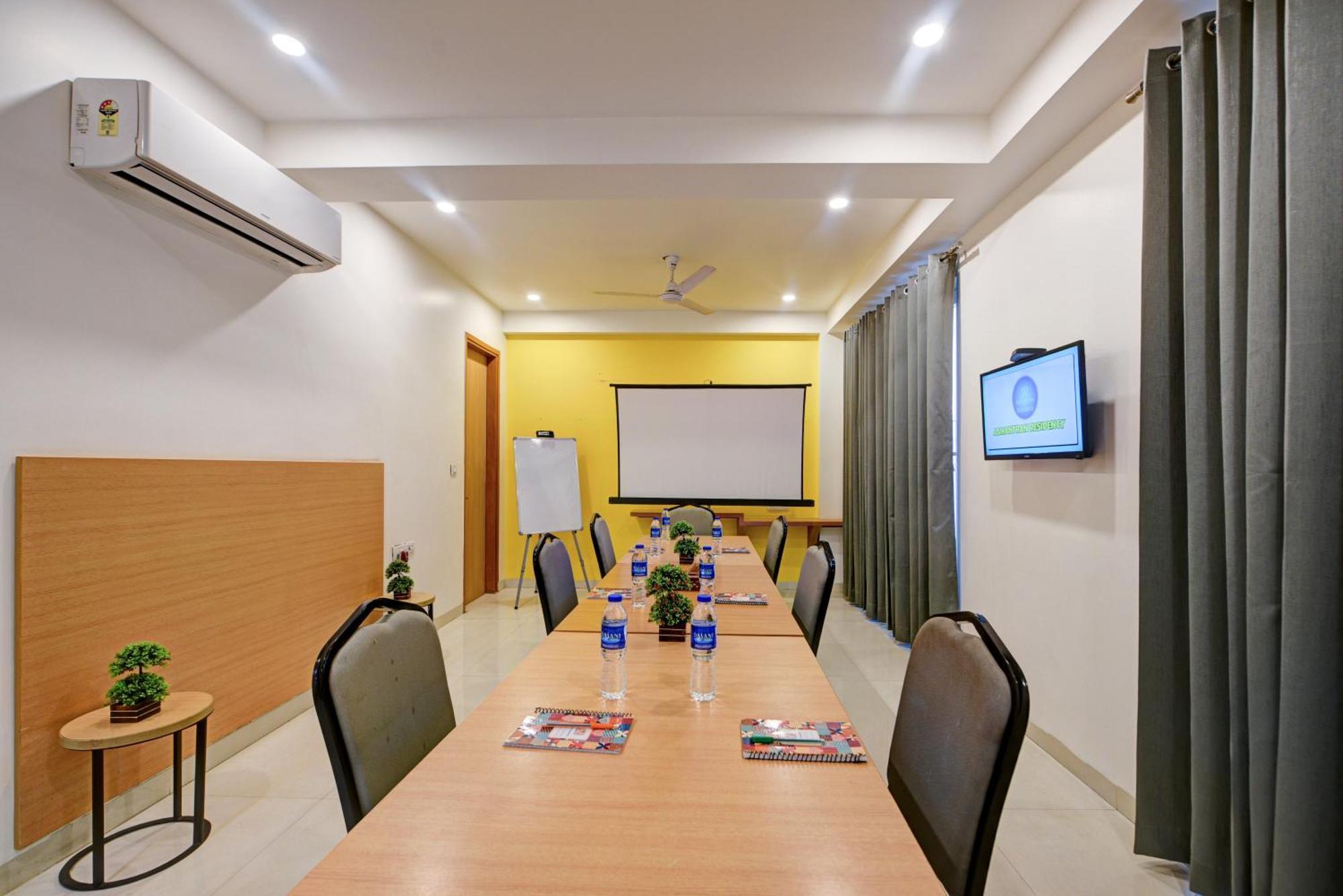 Aamantran Residency Hotel, Sohna Road, Sector 49, Gurugram Gurgaon Buitenkant foto