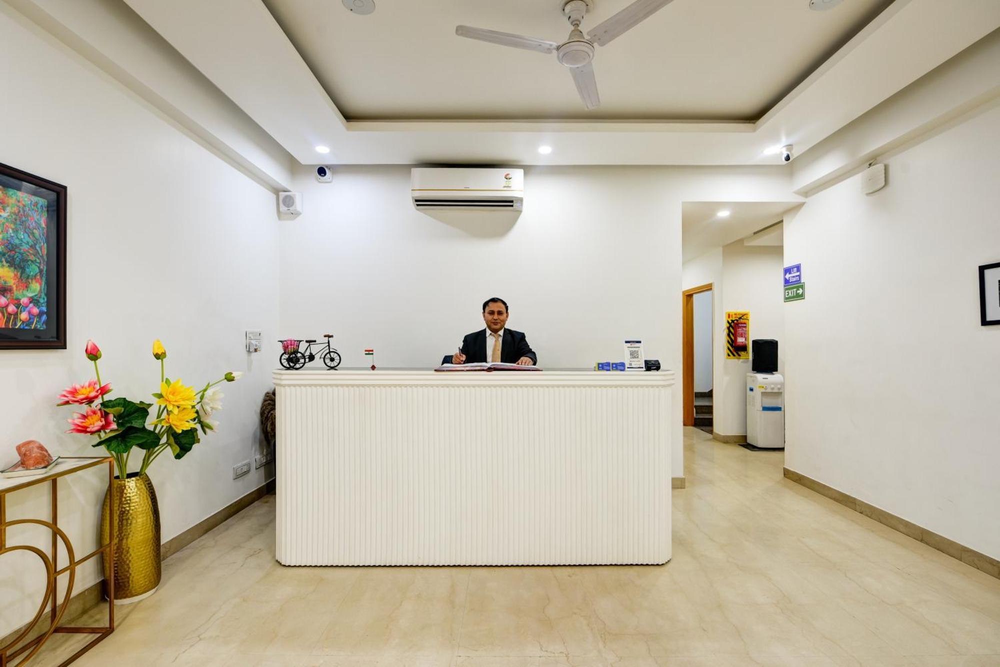 Aamantran Residency Hotel, Sohna Road, Sector 49, Gurugram Gurgaon Buitenkant foto