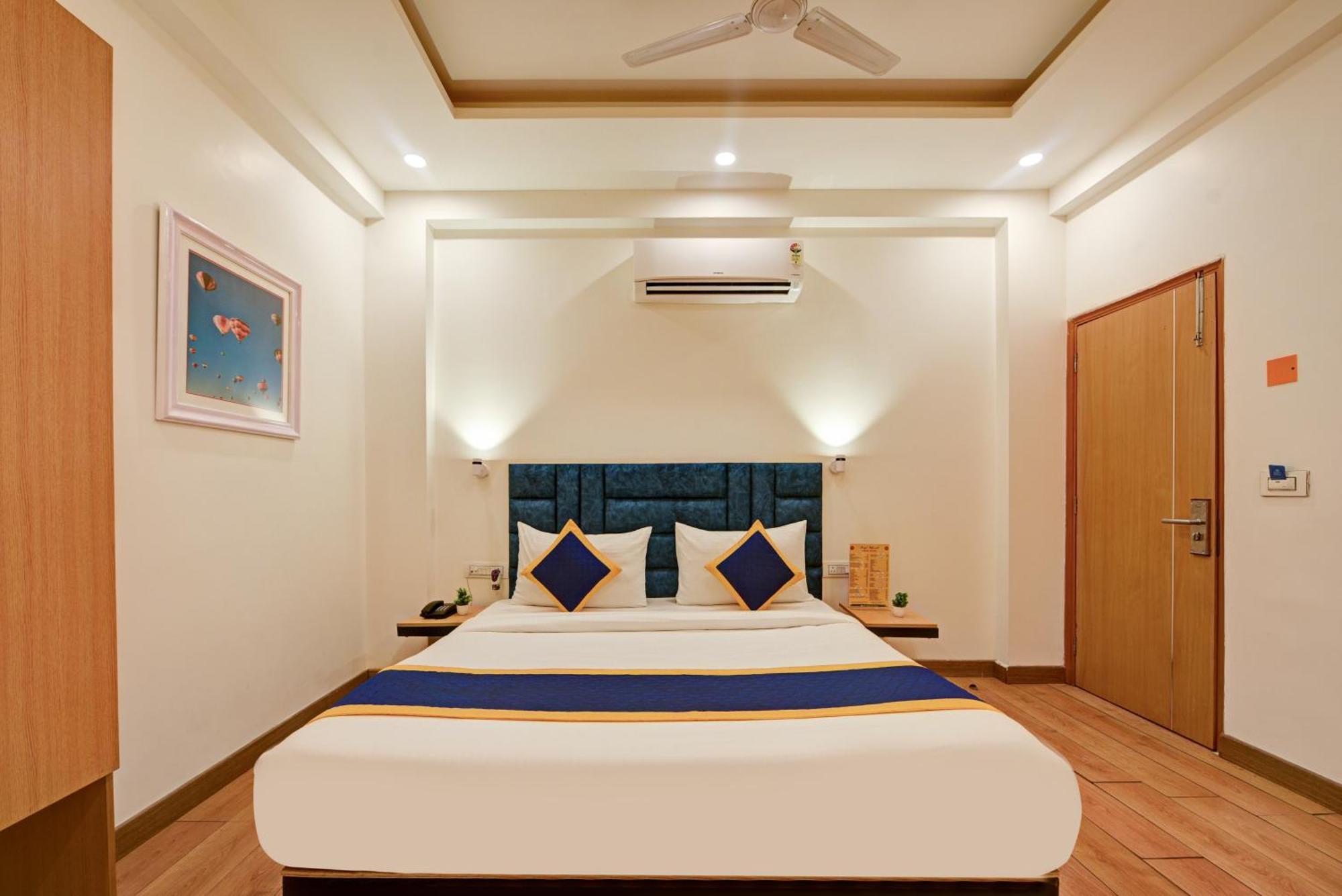 Aamantran Residency Hotel, Sohna Road, Sector 49, Gurugram Gurgaon Buitenkant foto