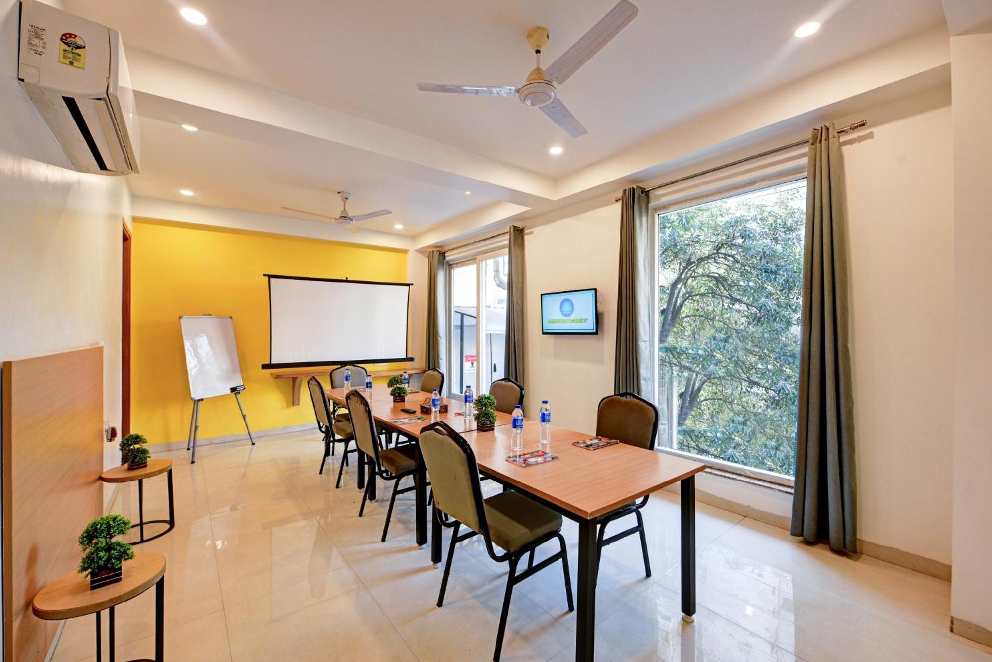 Aamantran Residency Hotel, Sohna Road, Sector 49, Gurugram Gurgaon Buitenkant foto
