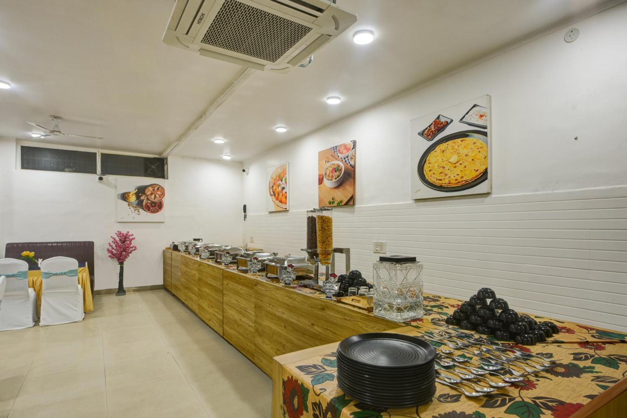Aamantran Residency Hotel, Sohna Road, Sector 49, Gurugram Gurgaon Buitenkant foto