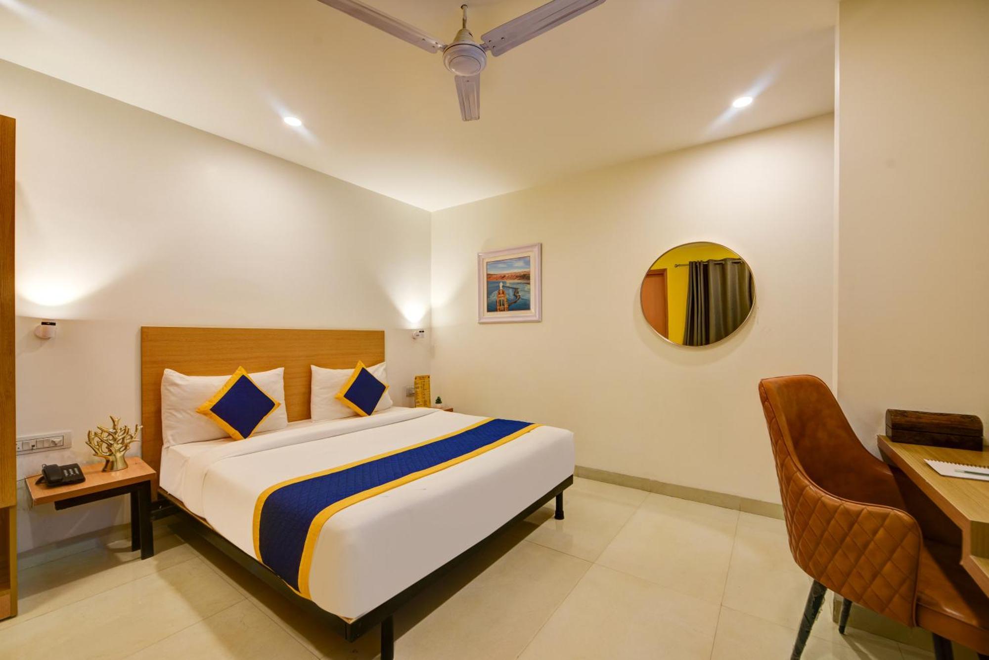 Aamantran Residency Hotel, Sohna Road, Sector 49, Gurugram Gurgaon Buitenkant foto