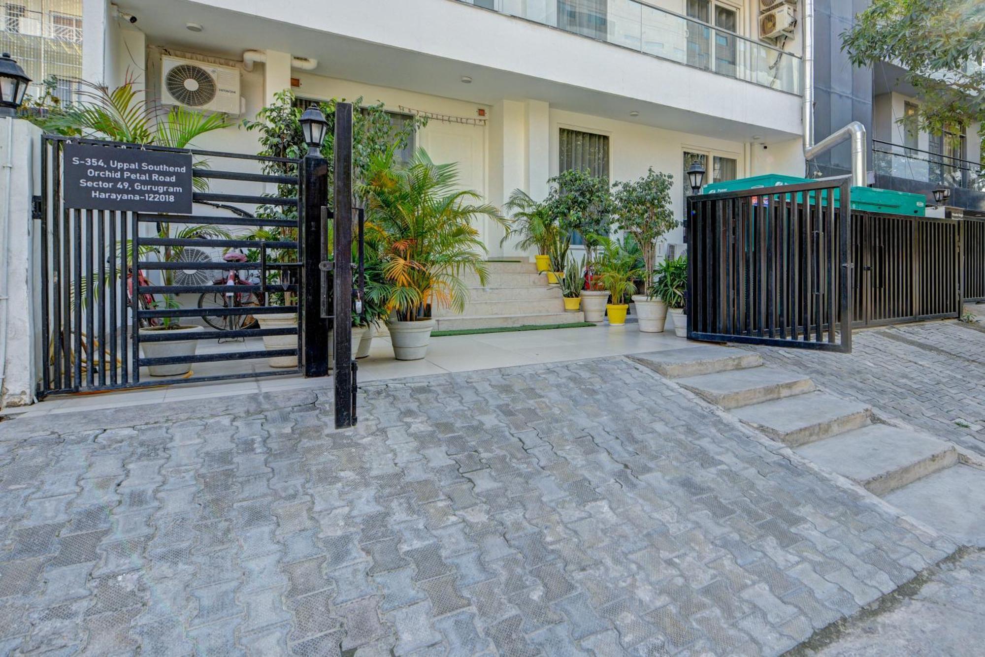 Aamantran Residency Hotel, Sohna Road, Sector 49, Gurugram Gurgaon Buitenkant foto